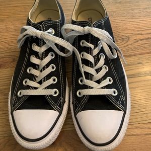 Converse Tennis Shoes